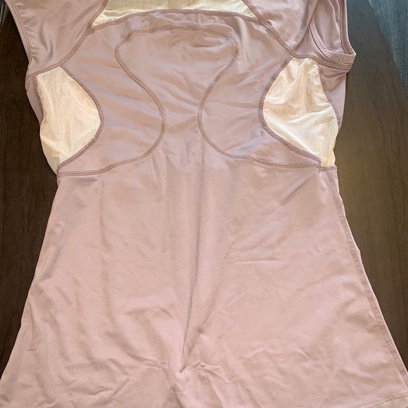 Lululemon T-shirt - Picture 3 of 3